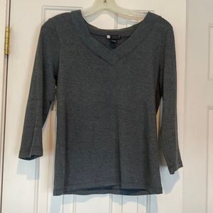 Women’s  Carole Little brand Vneck 3/4 sleeve gray top